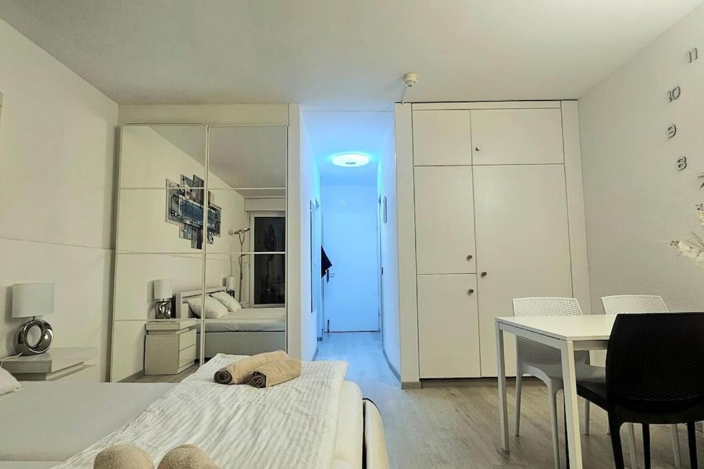 Idyllische Ferienwohnung In Bissone Esterno foto